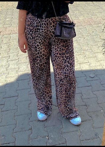 Leopar Desenli Kemerli Kadın Pantolon
