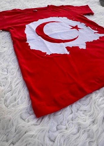 Kırmızı renk türk bayrağı - Görsel 2