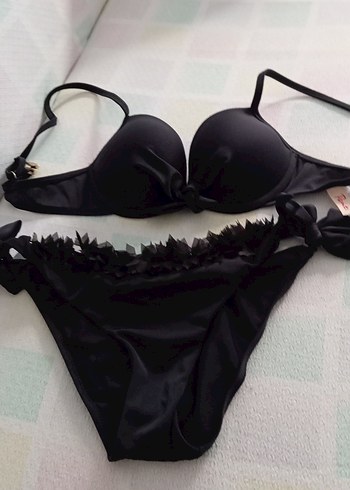 Penti Fırfırlı Siyah Gotik Bikini Takımı iade yok