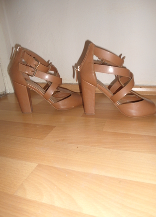 37 Beden rahat topuklu sandalet stradivarius