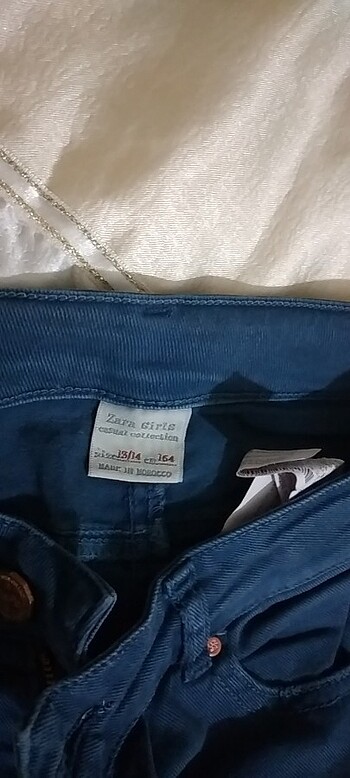 12-13 Yaş Beden Zara kiz cocuk pantolon 13 14 yas yaziyor ama olculere gire alı