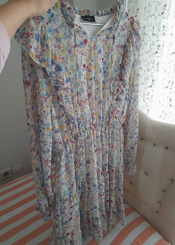 Çiçek Desenli elbise - Görsel 3