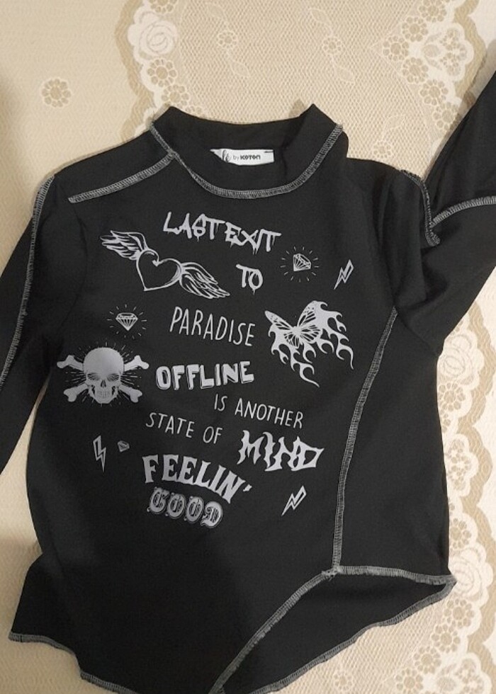 Koton gotik asimetrik kesim bluz. - Görsel 3