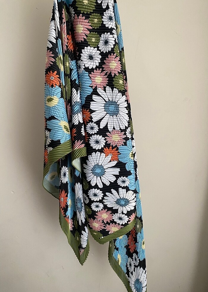 Piliseli eşarp - Görsel 3