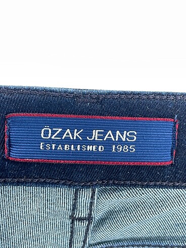 27 Beden lacivert Renk Diğer Jean / Kot %70 İndirimli.