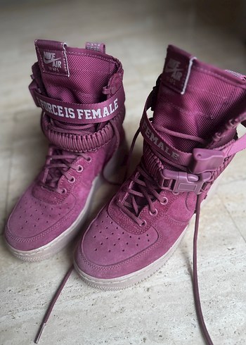 Nike Air Force 1 Mor Suet Sneaker