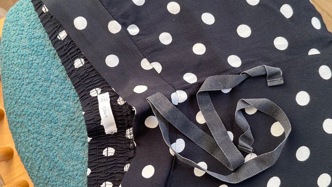 Mango Lacivert Puantiyeli cepli pantolon - Görsel 5