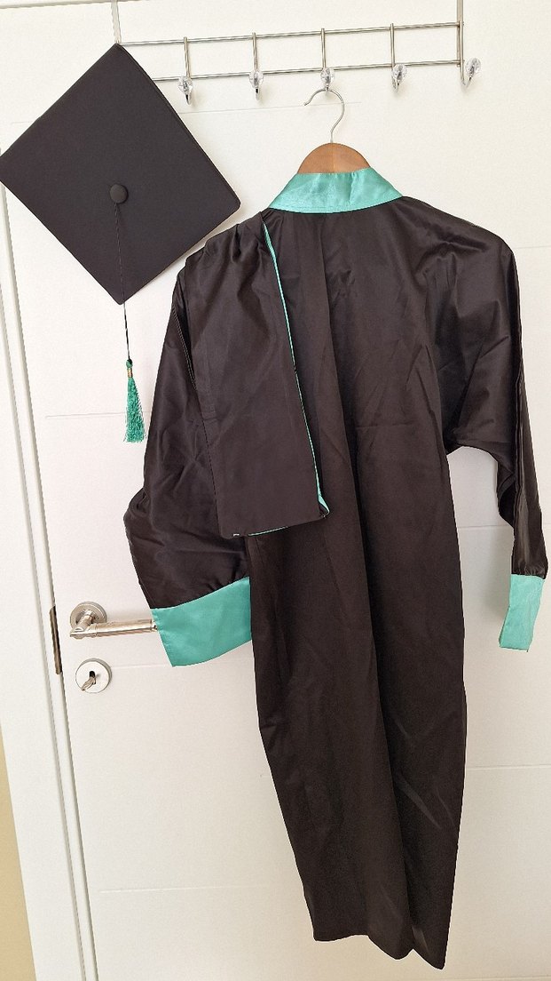 İstanbul üniversitesi edebiyat fakültesi Mezuniyet cübbesi - Görsel 3