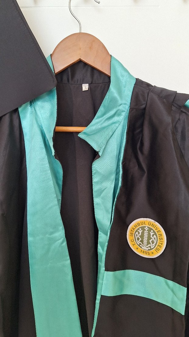 İstanbul üniversitesi edebiyat fakültesi Mezuniyet cübbesi - Görsel 2