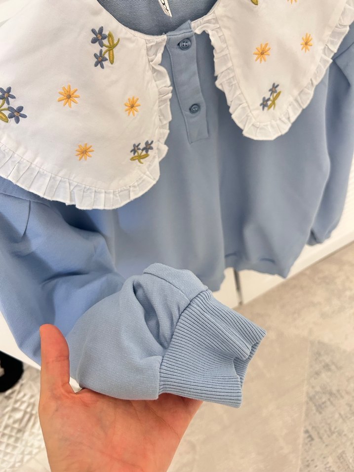 Nakışlı Yakalı Mavi Kız Bluzu - Görsel 3