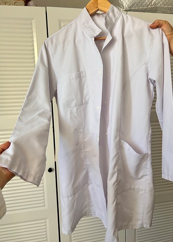 Düğmeli Beyaz Öğretmen veya doktor önliği - Görsel 3