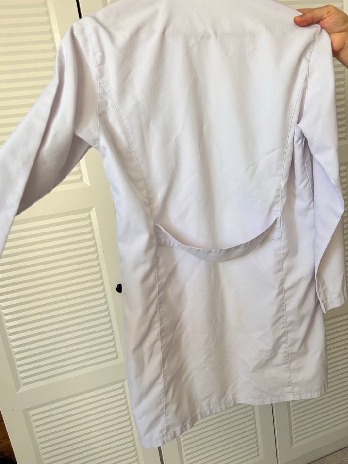 Düğmeli Beyaz Öğretmen veya doktor önliği - Görsel 5