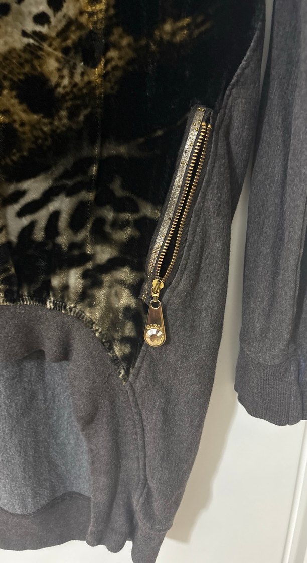 Kürk Detaylı Gri Baskılı Uzun Kollu Bluz - Görsel 3