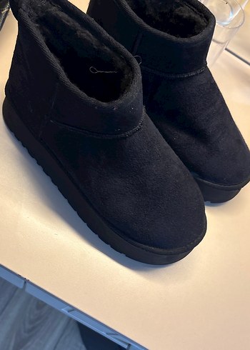 Siyah Süet Kürklü Dolgu Topuk Kadın Bot - Görsel 4