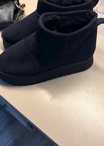 Siyah Süet Kürklü Dolgu Topuk Kadın Bot - Görsel 5
