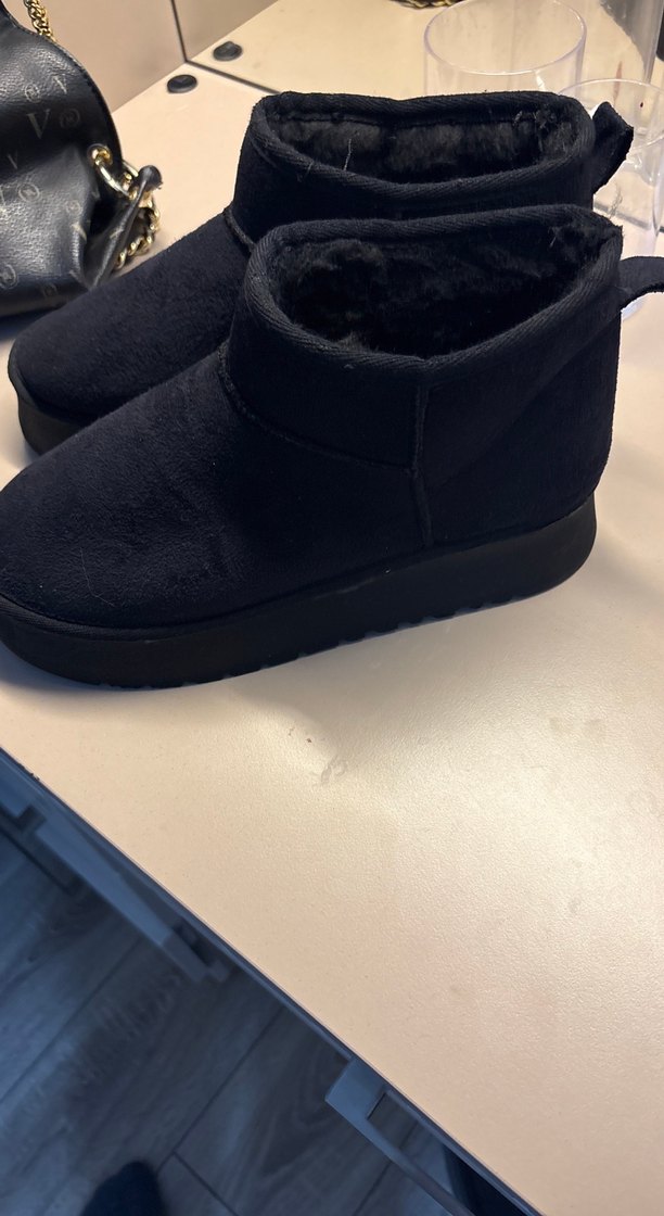 Siyah Süet Kürklü Dolgu Topuk Kadın Bot - Görsel 5