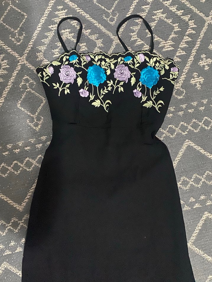 Midi Yırtmaçlı Elbise - Görsel 2