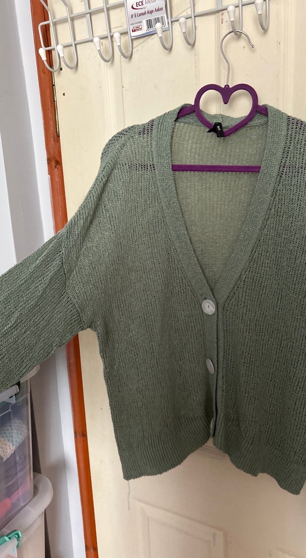 Gri V Yakalı Örgü Kadın Hırka - Görsel 2