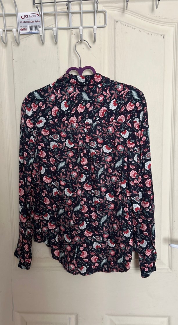 Düğmeli Uzun Kollu Desenli Kadın Gömlek - Görsel 4