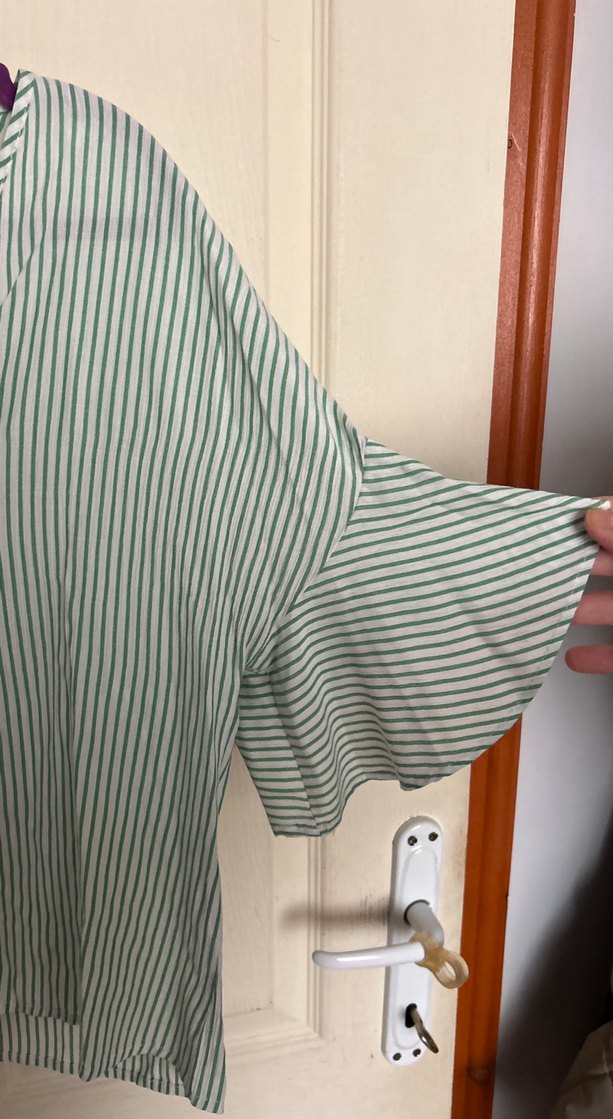 Yeşil Çizgili V Yaka Kadın Bluz - Görsel 3