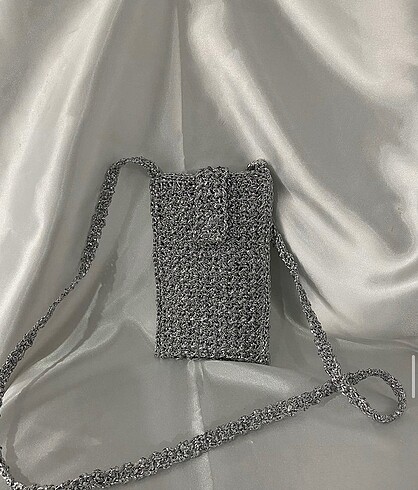 Ayrabutik örgü telefon çantası