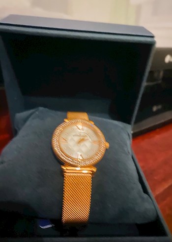 Altın Renkli Klasik Kadın Saati - Görsel 5