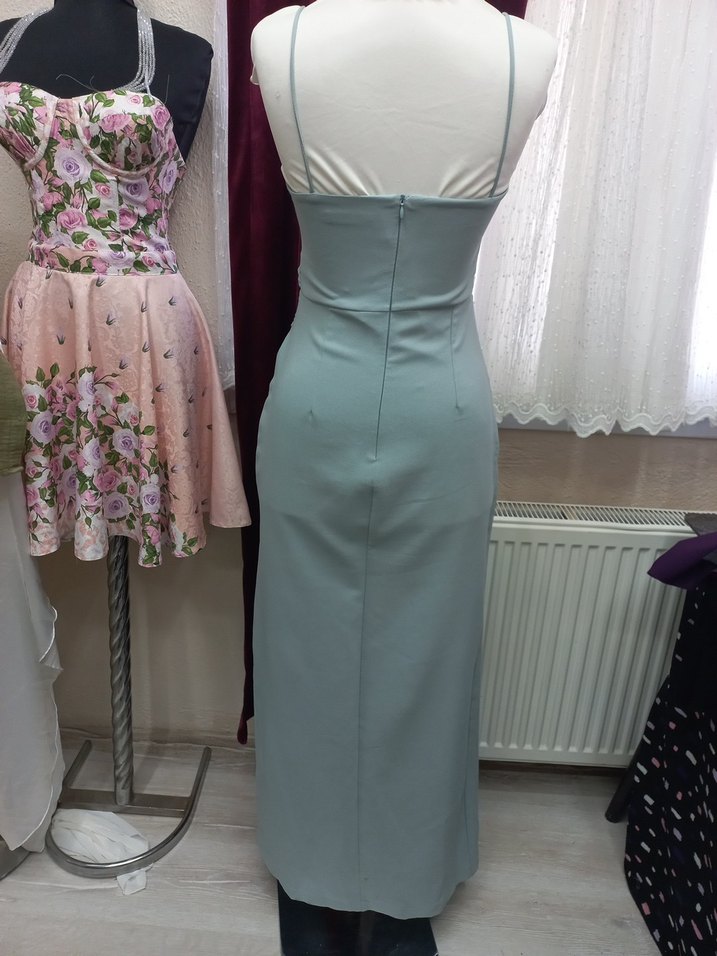 Gri Drapeli Uzun Askılı Abiye Elbise - Görsel 4