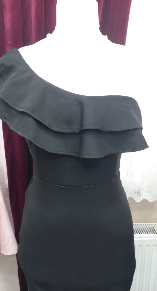 Siyah Straplez Fırfırlı Midi Elbise - Görsel 2