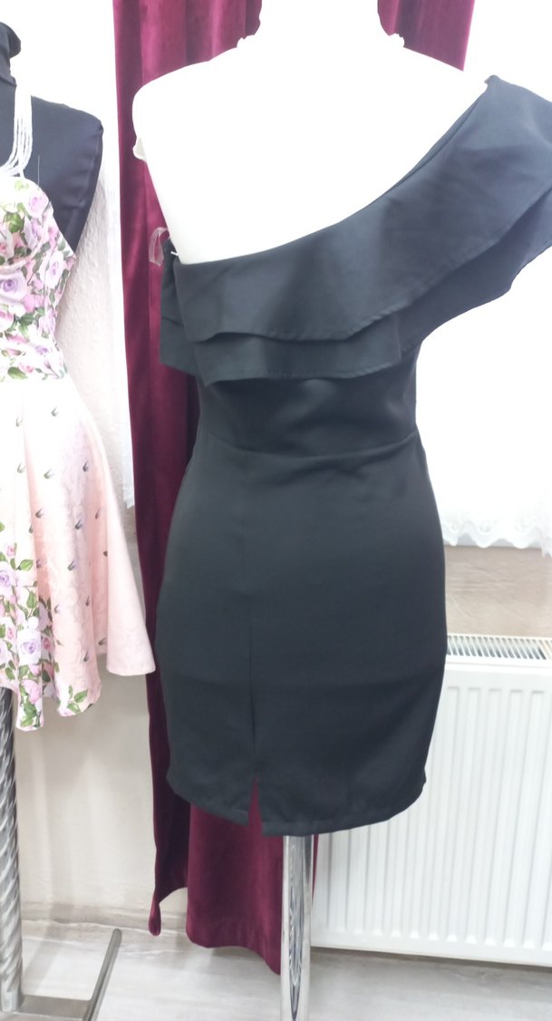 Siyah Straplez Fırfırlı Midi Elbise - Görsel 3