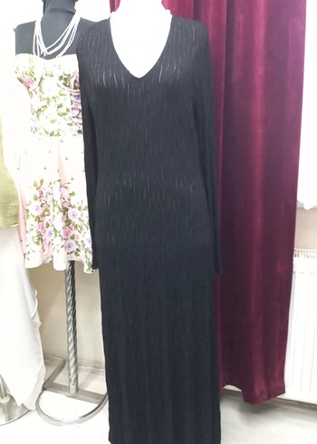 Siyah Piliseli Uzun Kollu V Yaka Uzun Elbise - Görsel 3