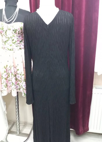 Siyah Piliseli Uzun Kollu V Yaka Uzun Elbise - Görsel 2