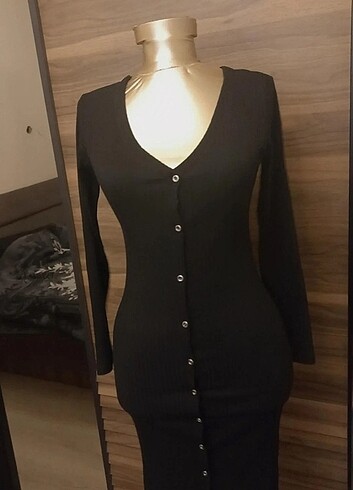Siyah düğmeli elbise - Görsel 2