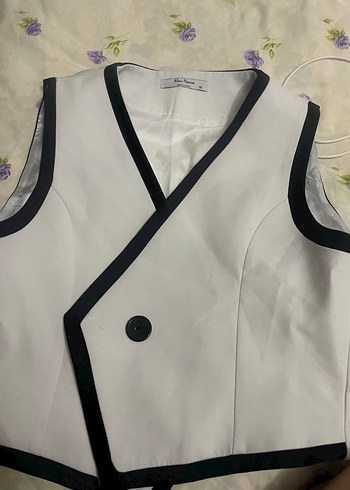 Düğmeli Siyah-Beyaz Kadın Yelek - Görsel 2