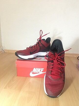 42 numara Nike LeBron Witness 4