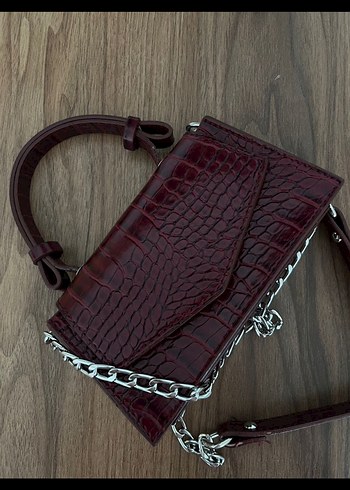 Bordo Deri Zincir Detaylı Yılan Desenli Kadın Çanta