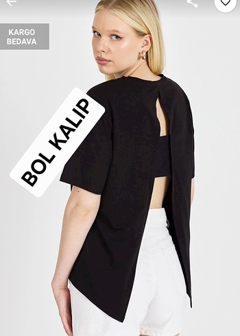 Siyah Sırt detayli Oversize Tişört