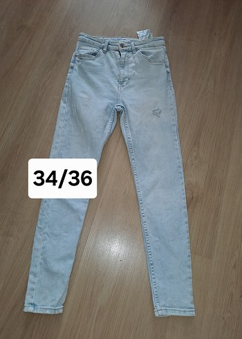 BERSHKA SUPER SKINNY 34/36 UYUM