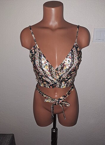 m Beden SHEIN YENI CROP TOP medium