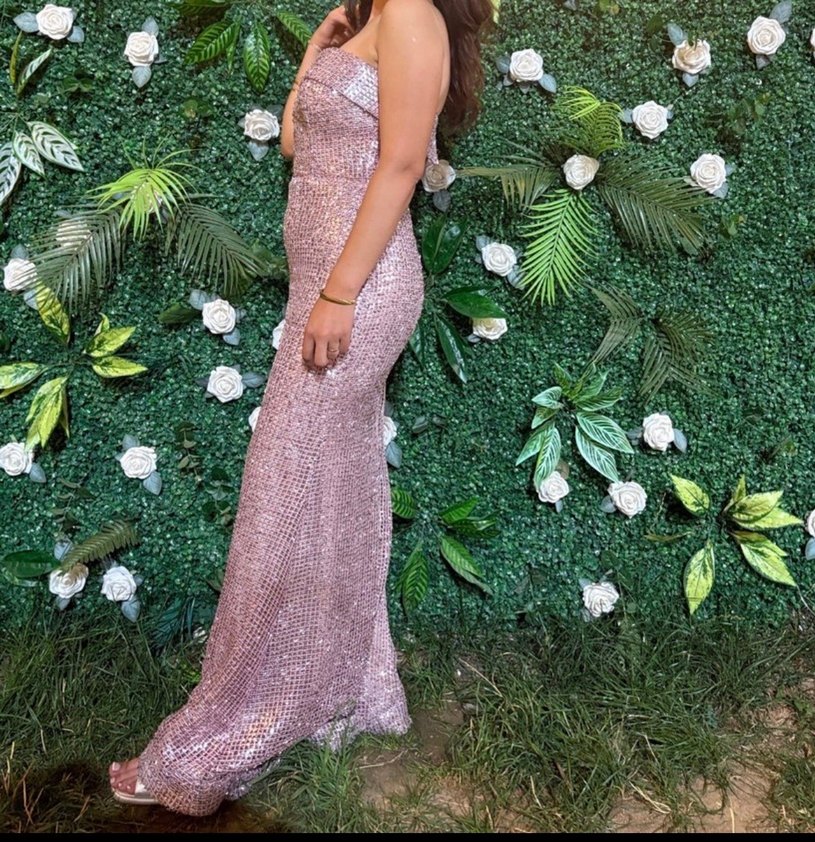 Parlak Pembe Yılan Desenli Straplez Abiye Elbise - Görsel 2