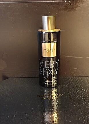 Victoria's Secret Very sexy NIGHT Mist 