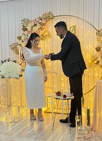 Beyaz elbise nikah elbisesi