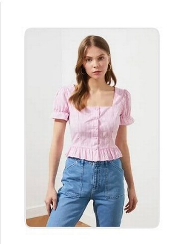 Pembe Düğmeli Kısa Kollu Bluz