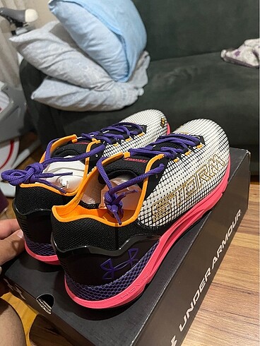 Under Armour erkek spor ayakkabı 47 numara sıfır etiketli kutulu - Görsel 2