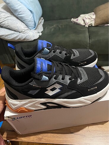 Lotto erkek spor ayakkabı 45 numara sıfır etiketli kutulu ürün - Görsel 2