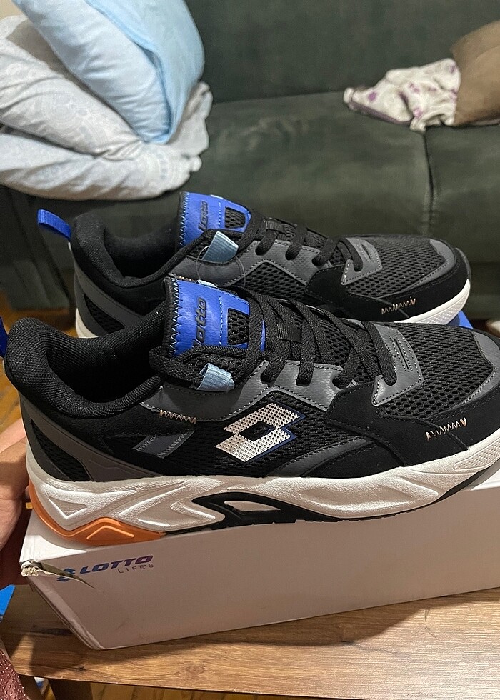 Lotto erkek spor ayakkabı 45 numara sıfır etiketli kutulu ürün - Görsel 2