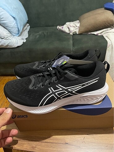 Asics erkek spor ayakkabı 46,5 numara sıfır etiketli kutulu ürün