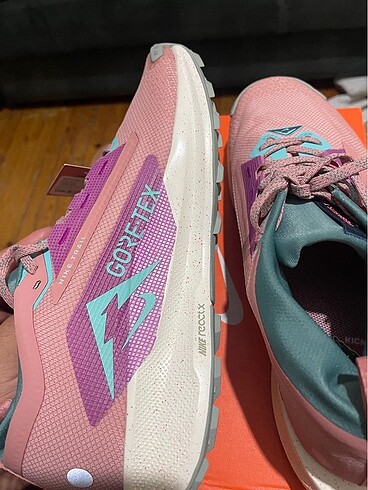 Nike goratex erkek spor ayakkabı sıfır etiketli kutulu ürün - Görsel 10