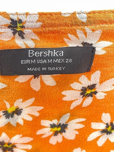 m Beden çeşitli Renk Bershka Kısa Elbise %70 İndirimli.
