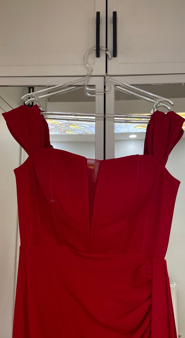 Klasik Kırmızı Drapeli Uzun Abiye Elbise - Görsel 2