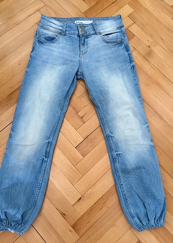 Bershka düşük bel paça lastikli jean